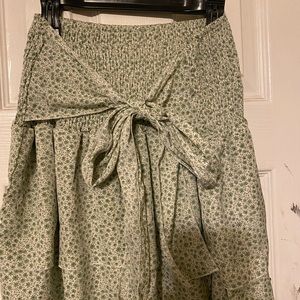 Shein women’s size large green and white tube top.